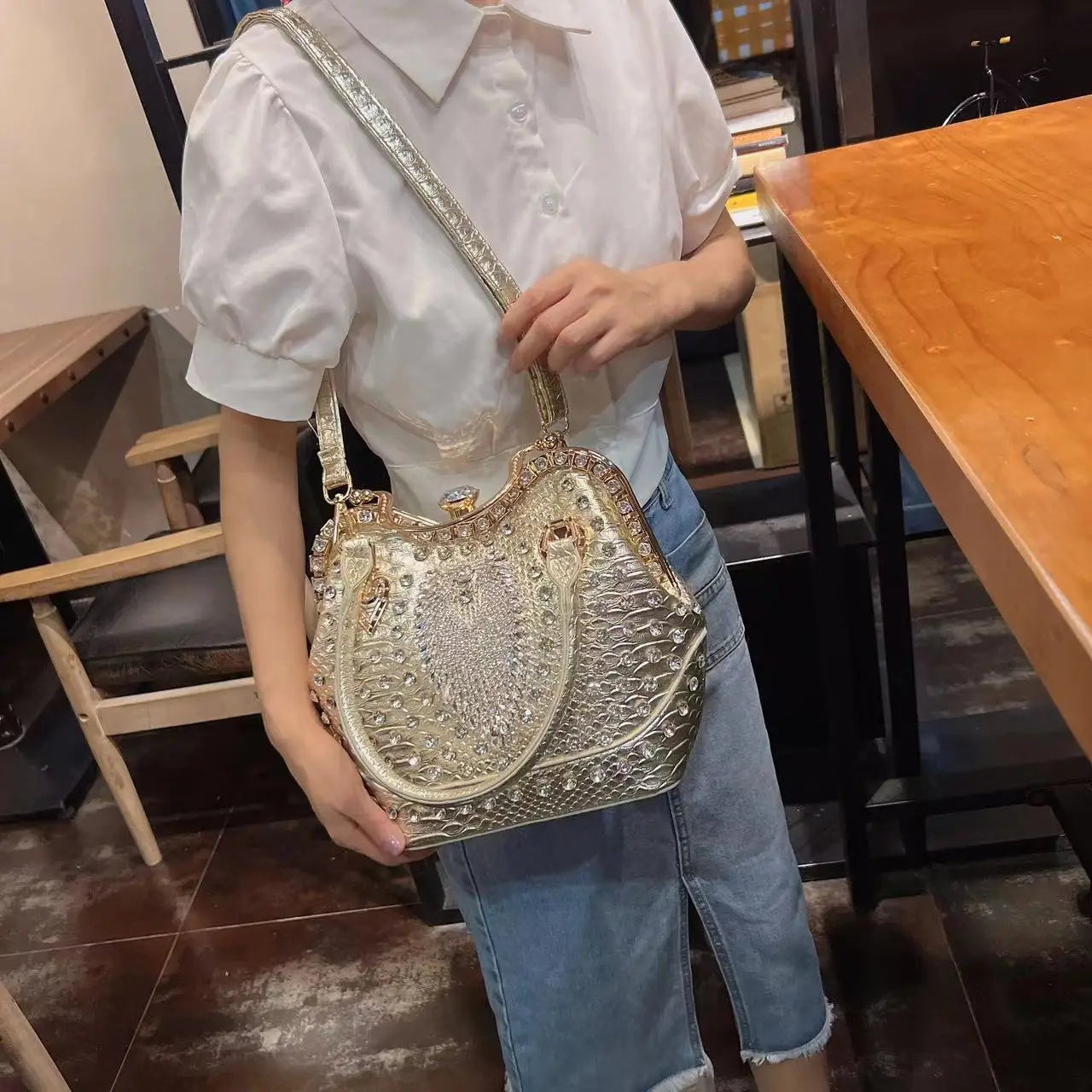 Luxury Diamond Leather Crossbody Bucket Bag