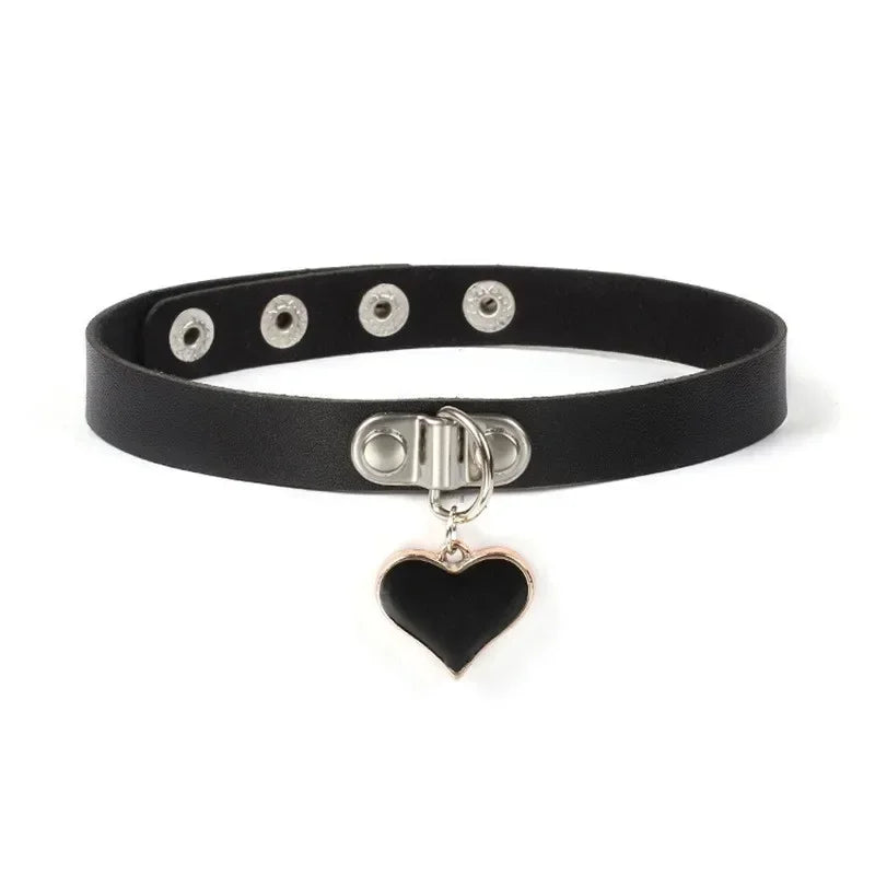 Gothic Heart-Lock Choker Necklace – Statement Accessory