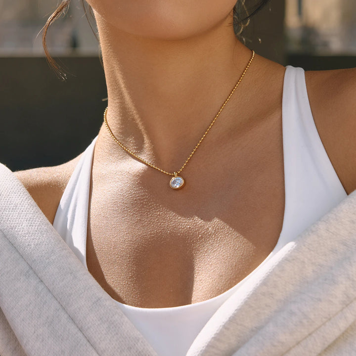 Women's Oval Pendant Necklace