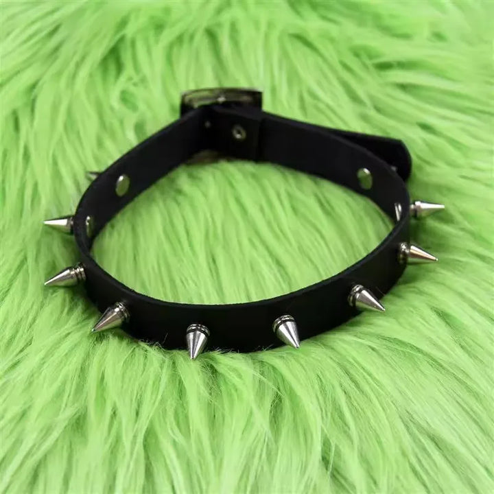 Gothic Heart-Lock Choker Necklace – Statement Accessory