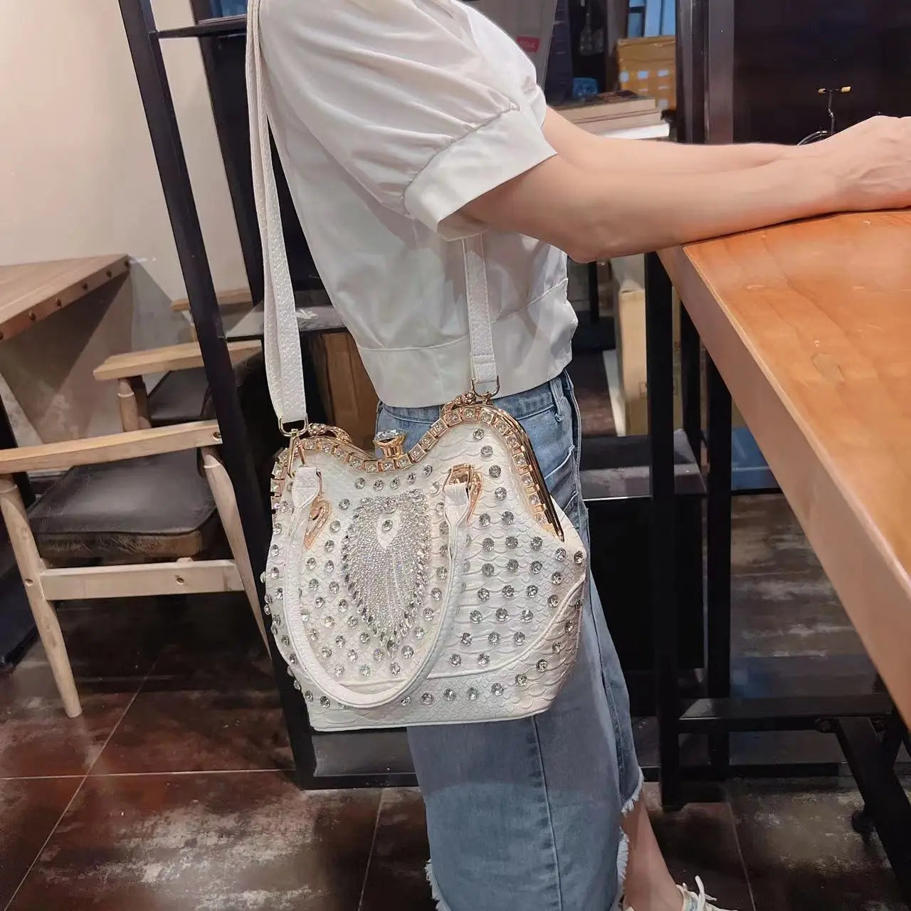 Luxury Diamond Leather Crossbody Bucket Bag
