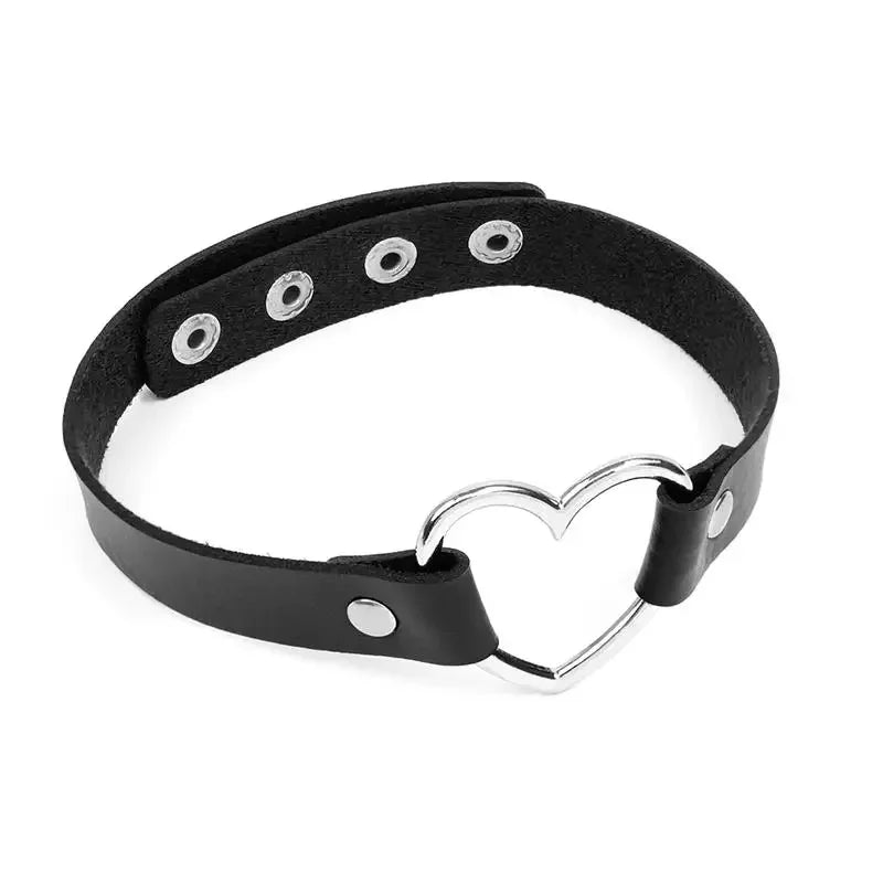 Gothic Heart-Lock Choker Necklace – Statement Accessory