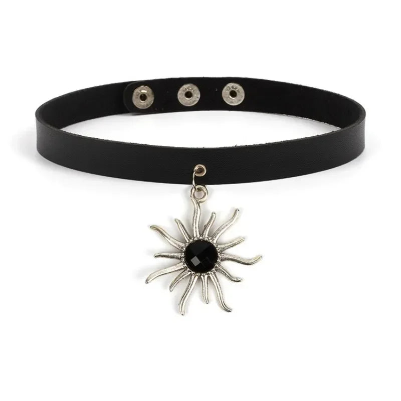 Gothic Heart-Lock Choker Necklace – Statement Accessory