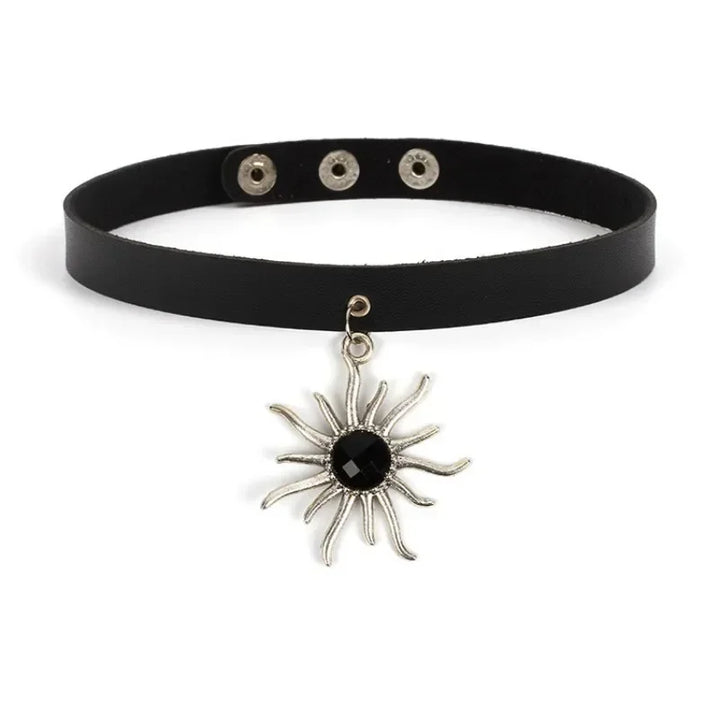 Gothic Heart-Lock Choker Necklace – Statement Accessory
