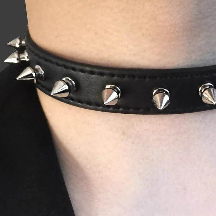 Gothic Heart-Lock Choker Necklace – Statement Accessory