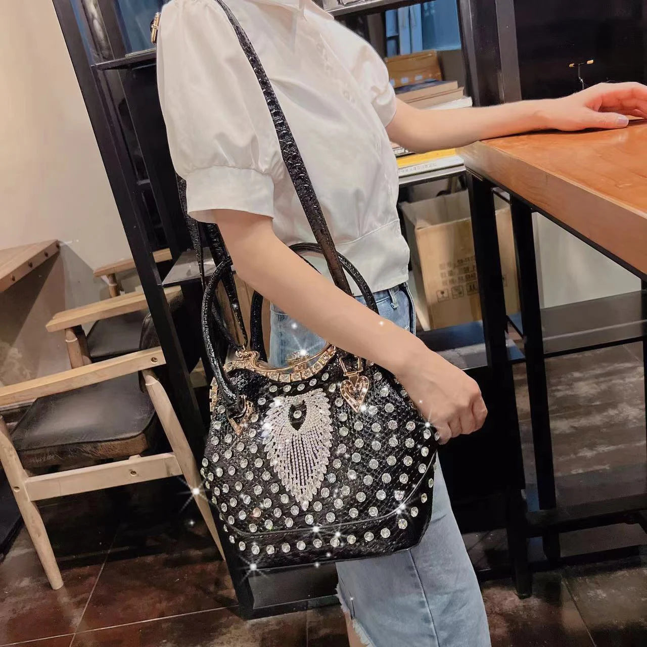 Luxury Diamond Leather Crossbody Bucket Bag