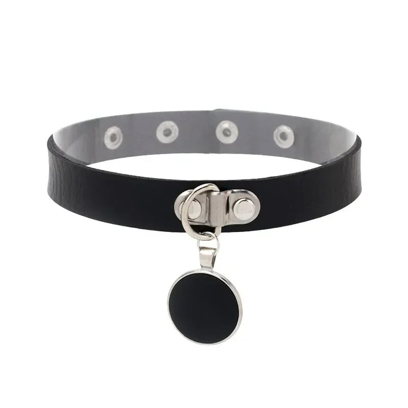 Gothic Heart-Lock Choker Necklace – Statement Accessory