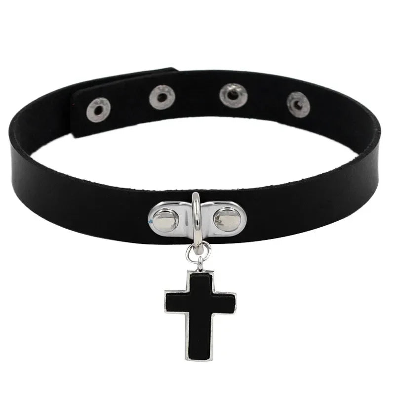 Gothic Heart-Lock Choker Necklace – Statement Accessory