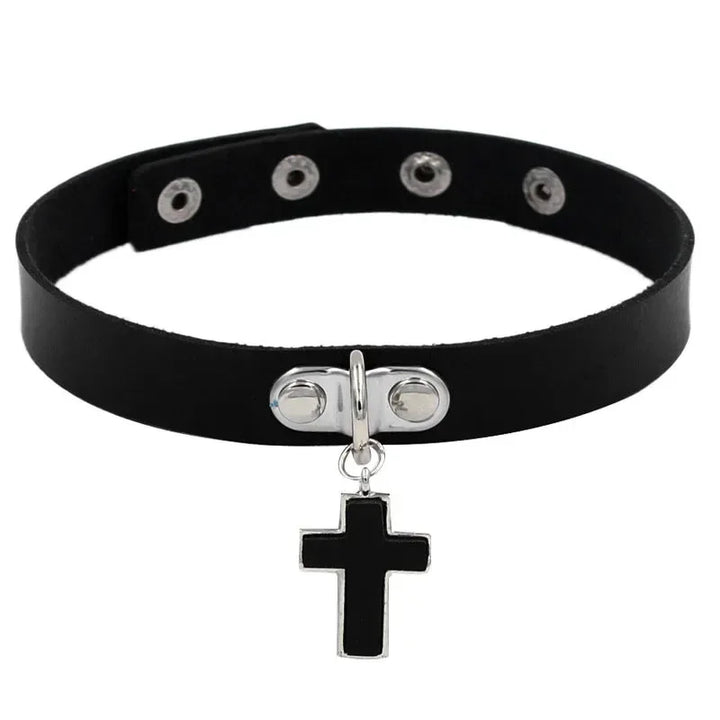 Gothic Heart-Lock Choker Necklace – Statement Accessory